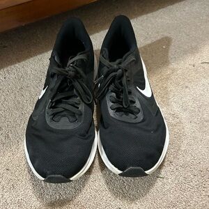 *Never Worn* Nike Black and White Sneakers
